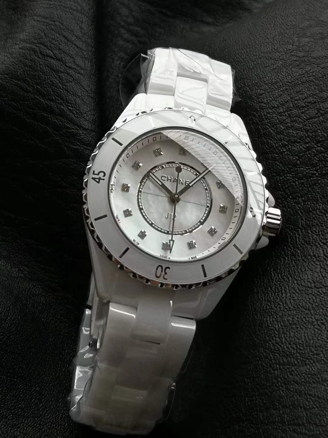 Chanel J12 H1628 33mm watch in white
