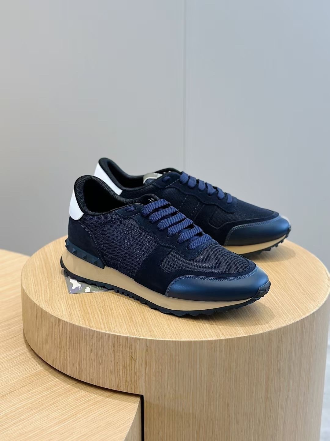 Valentino Garavani Rockrunner low-top sneakers in blue