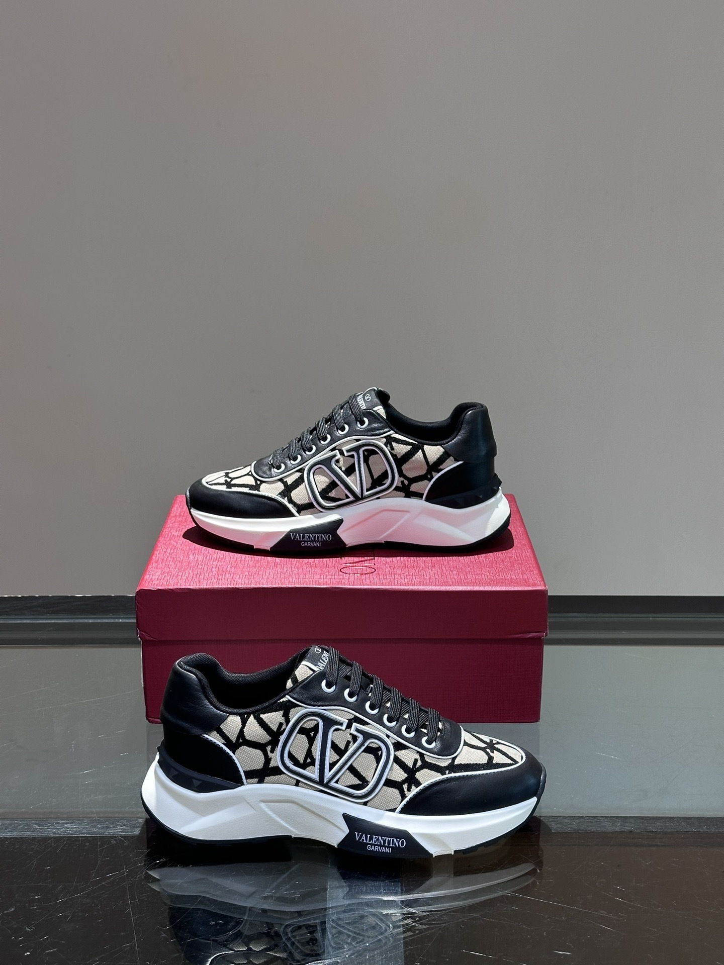 Valentino Garavani VL7N low-top sneakers in calfskin with VLTN logo bands