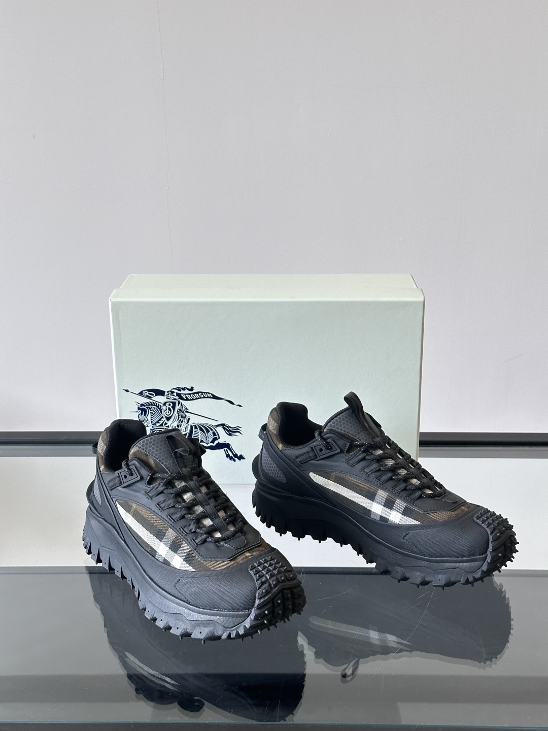 Burberry Arthur sneakers in black