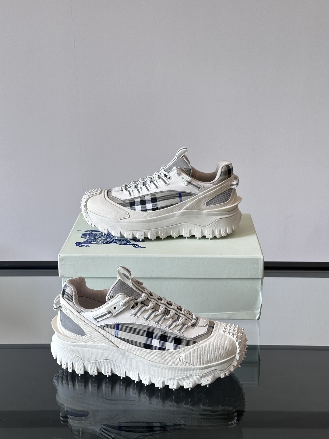 Burberry Arthur sneakers in check nylon and leather with a light grey colorway