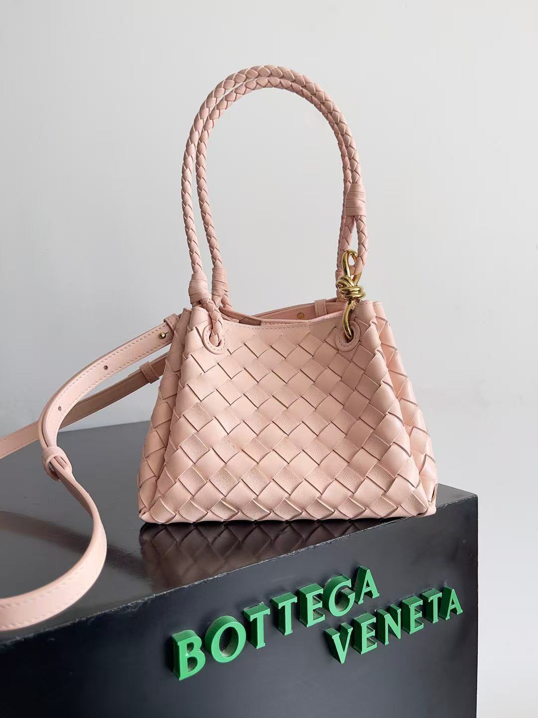 Bottega Veneta Small Parachute bag in pink lambskin leather