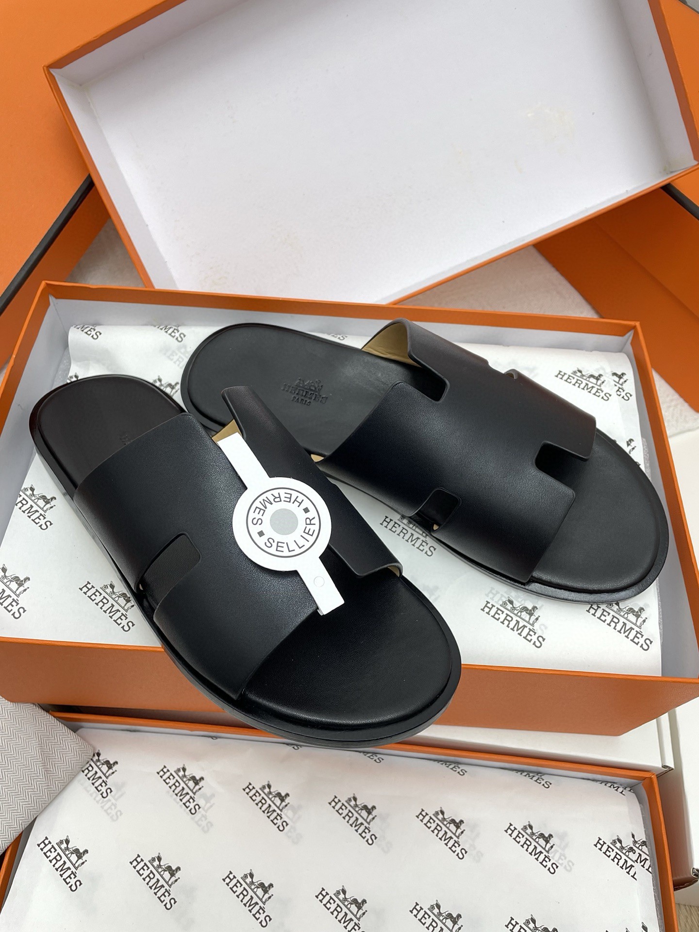 Hermès Izmir sandals in black calfskin leather