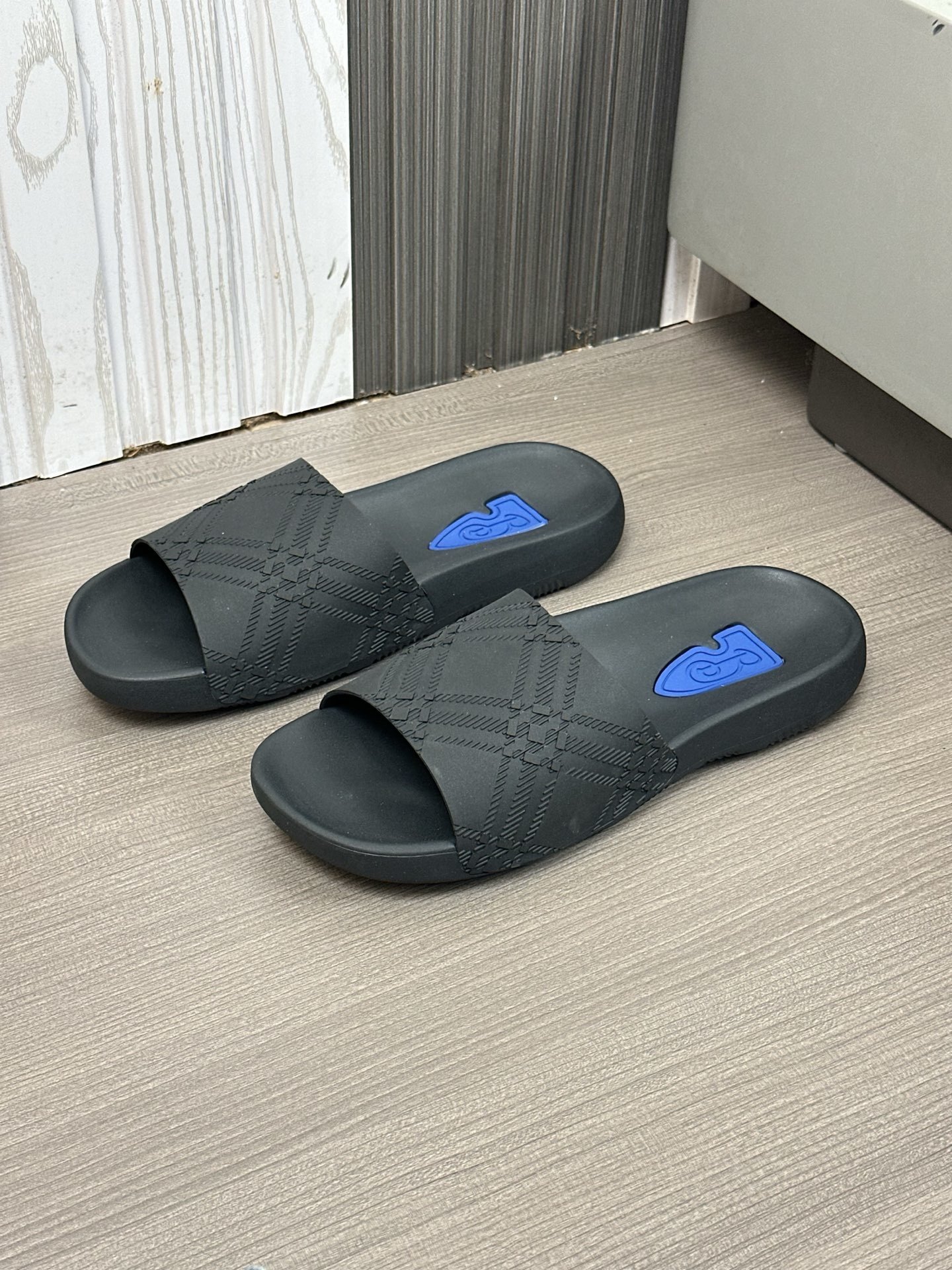 Burberry Dive check-embossed rubber slides Black