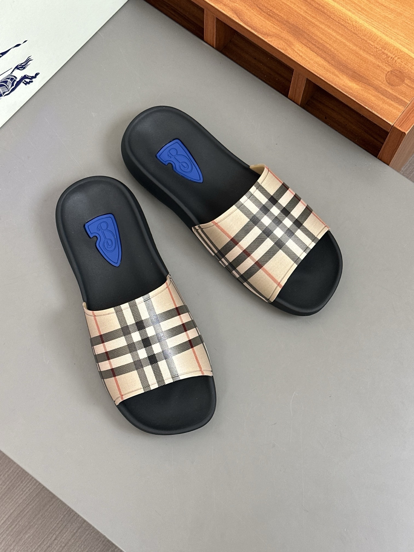 Burberry Check Slides in black/calico