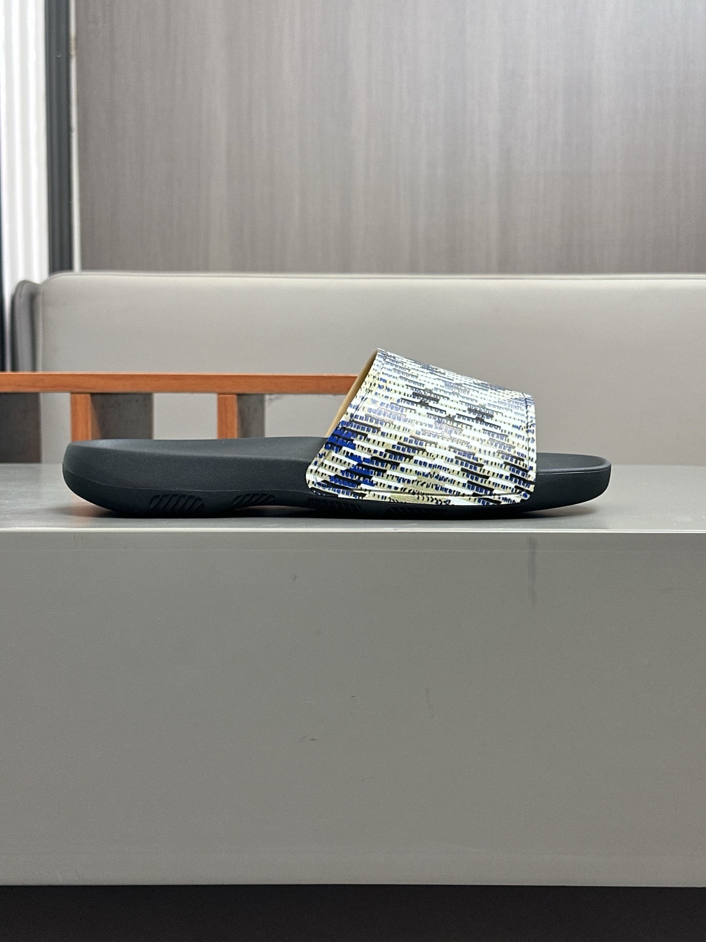 Burberry Dive Check slides