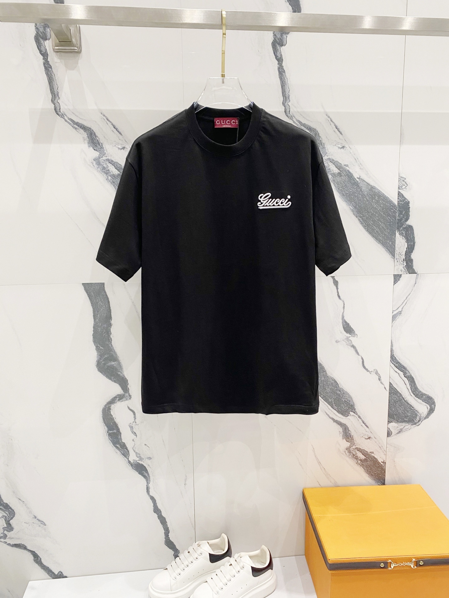 Gucci Oversize washed T-shirt with the Gucci logo.