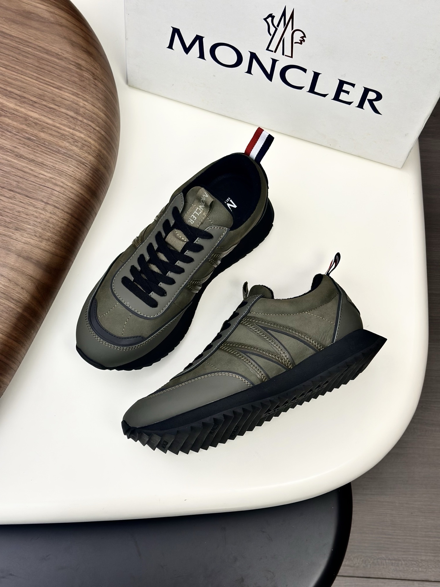 Moncler Pacey panelled sneakers in a grey/khaki color