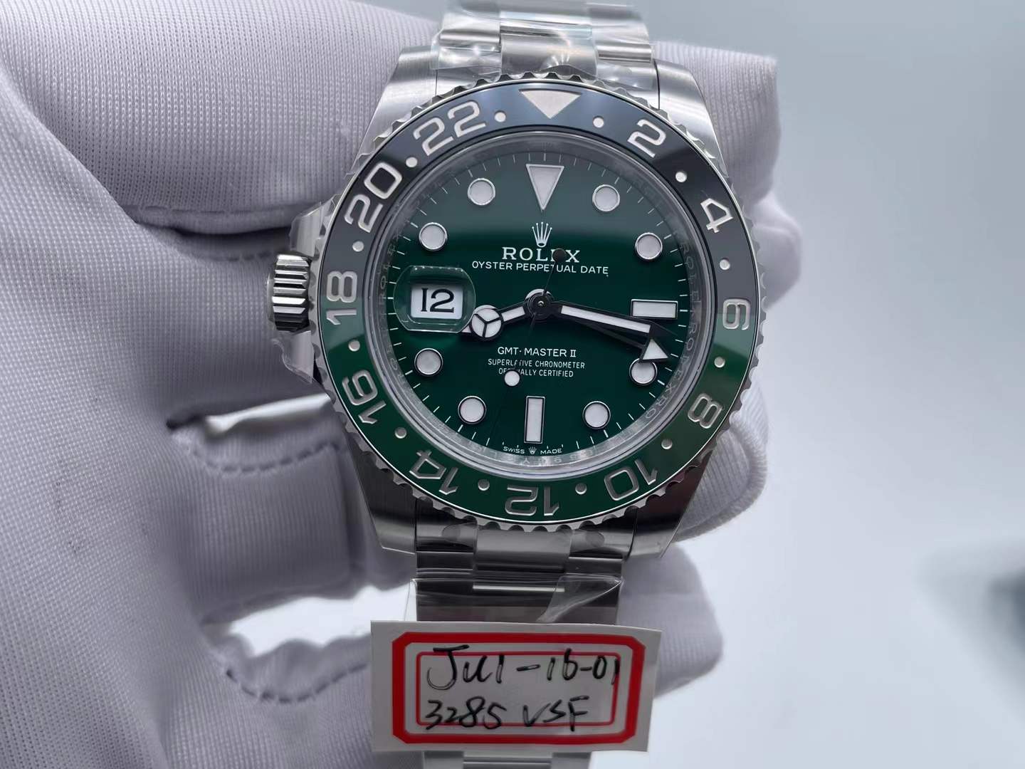 GMT-Master II Oyster, 40 mm, white gold watch with a green dial and a two-color Cerachrom bezel insert in green and black ceramic