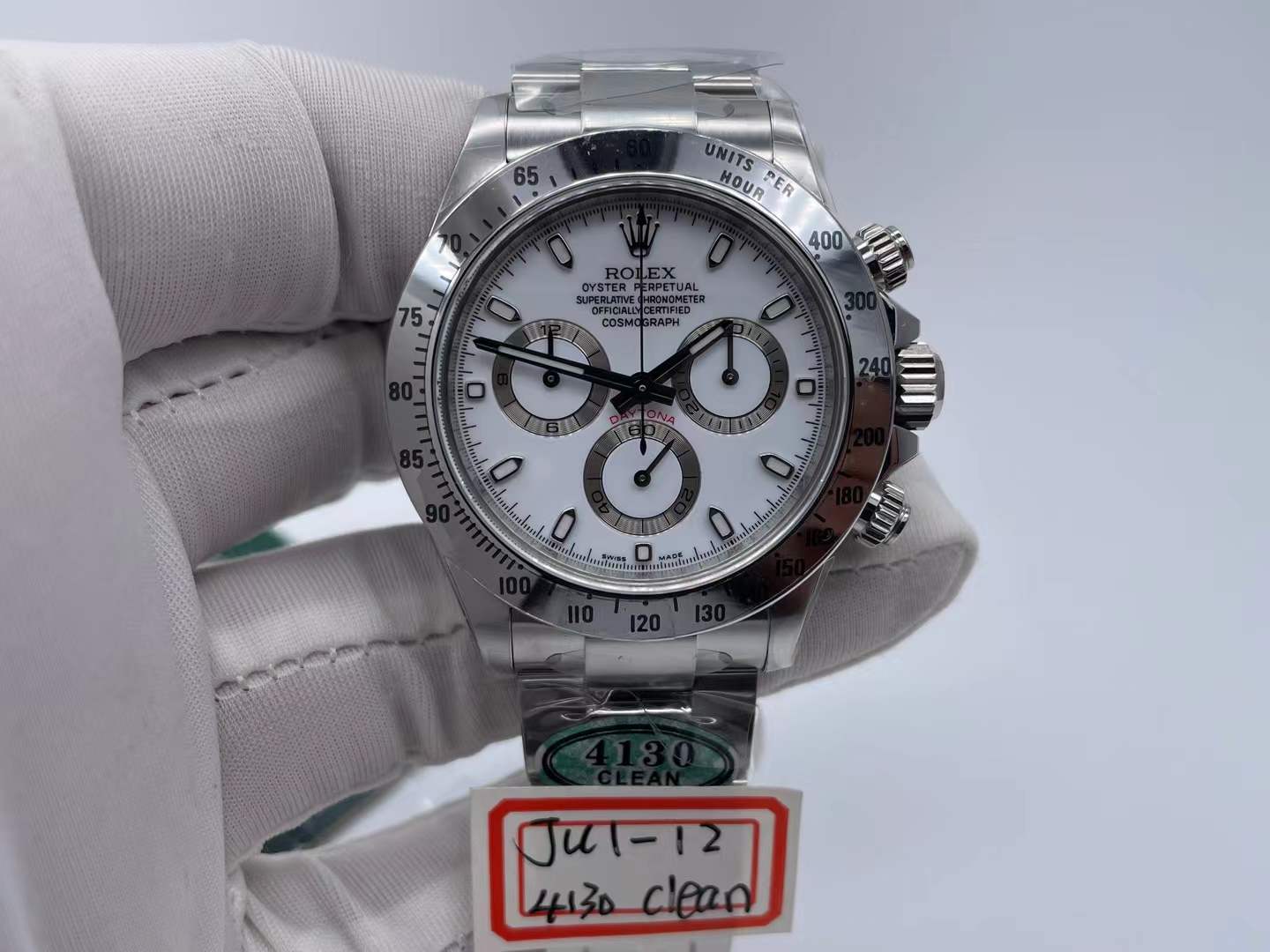 Oyster Perpetual Cosmograph Daytona reference 116520 in Oystersteel with a white dial