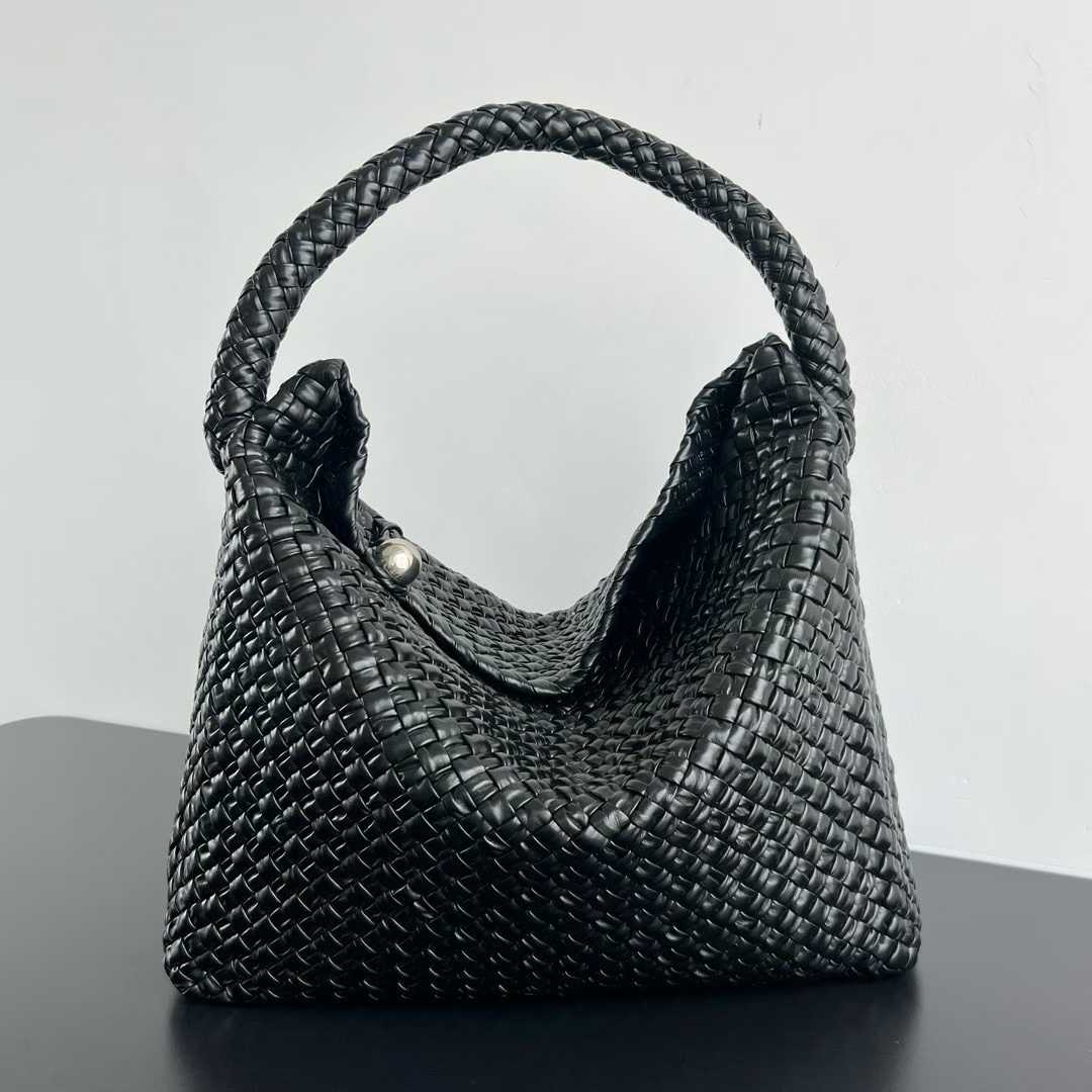 Bottega Veneta Tosca Baci bag in black calfskin leather
