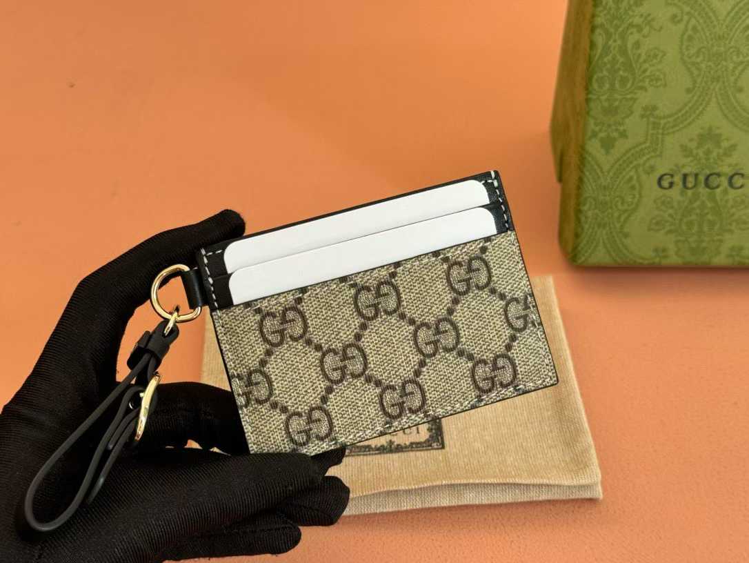 Gucci GG Supreme canvas card holder in beige and black leather