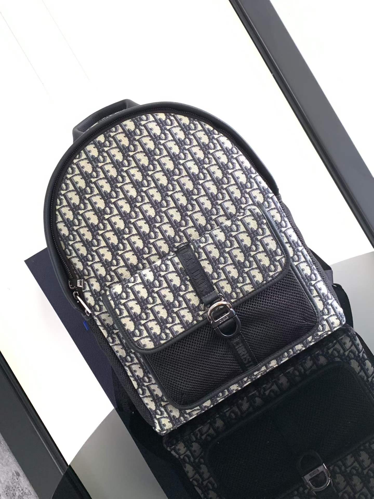 Dior 8 backpack in the beige and black Dior Oblique jacquard canvas with black leather trim