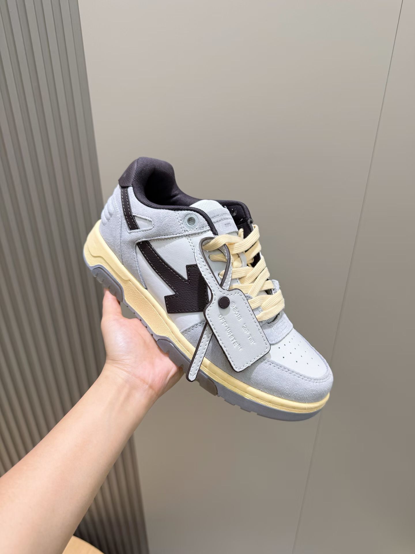 Off-White Out Of Office OOO Low Tops Light Grey Anthracite sneaker