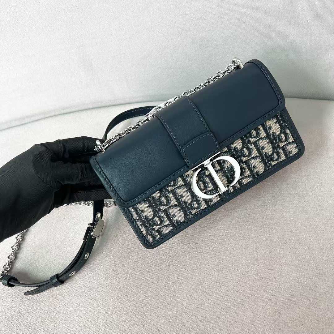 Dior 30 Montaigne East-West Bag with Chain in blue Dior Oblique jacquard canvas with a "CD" clasp