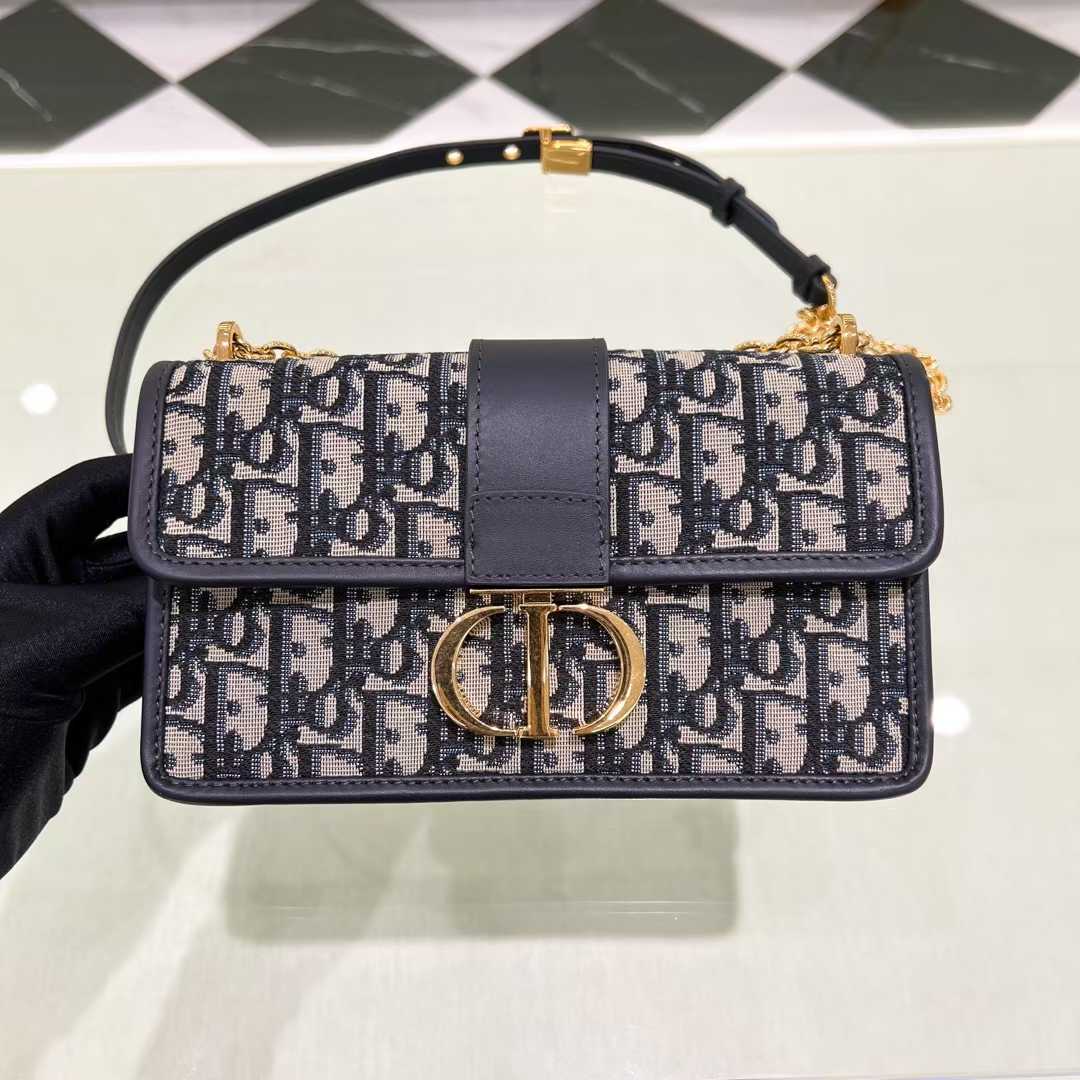 Dior 30 Montaigne East-West bag with chain in blue