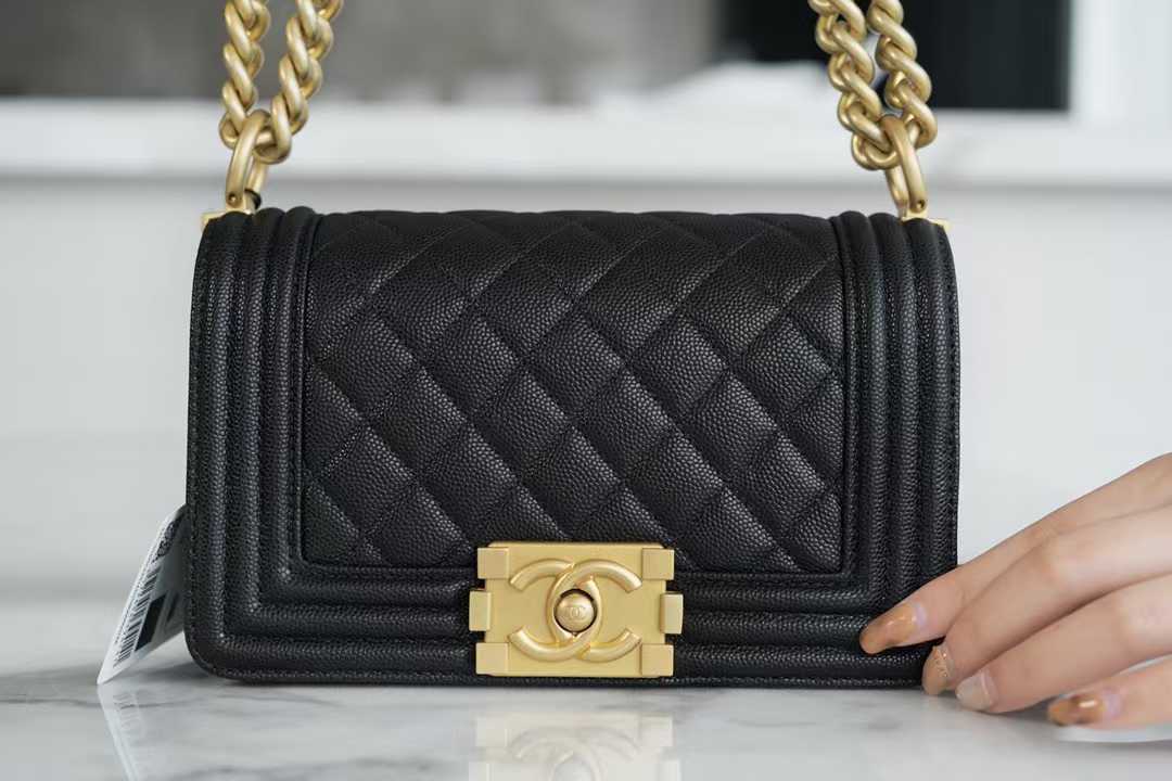 Chanel Boy Flap bag in caviar leather