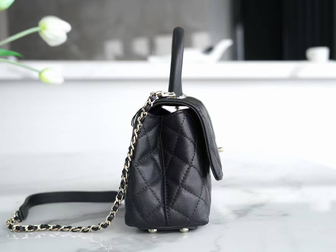 Bottega Veneta bag in black lcaviar leather