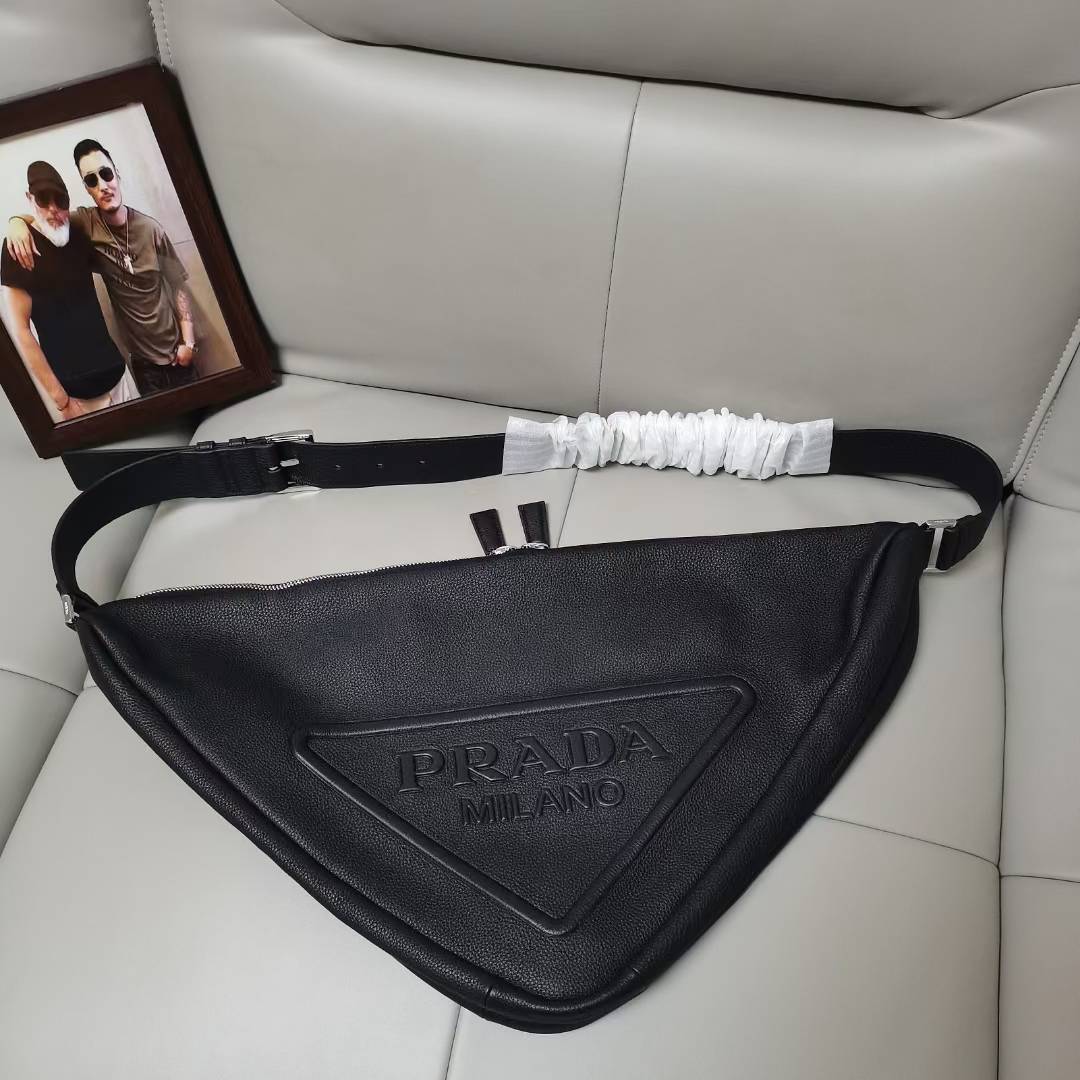Prada triangle leather shoulder bag black