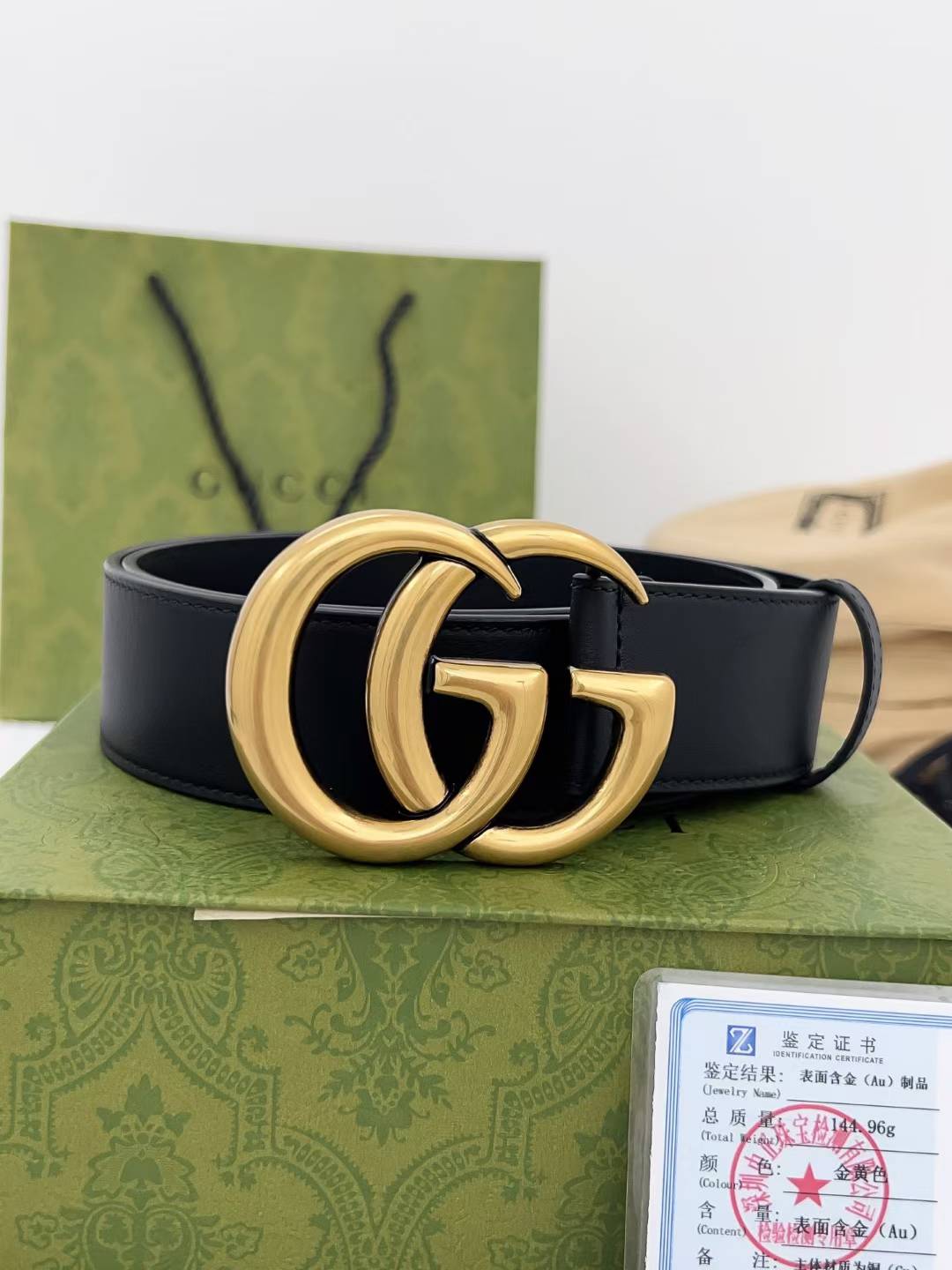 Gucci GG Marmont belt in black smooth leather with a shiny gold-toned Double G buckle