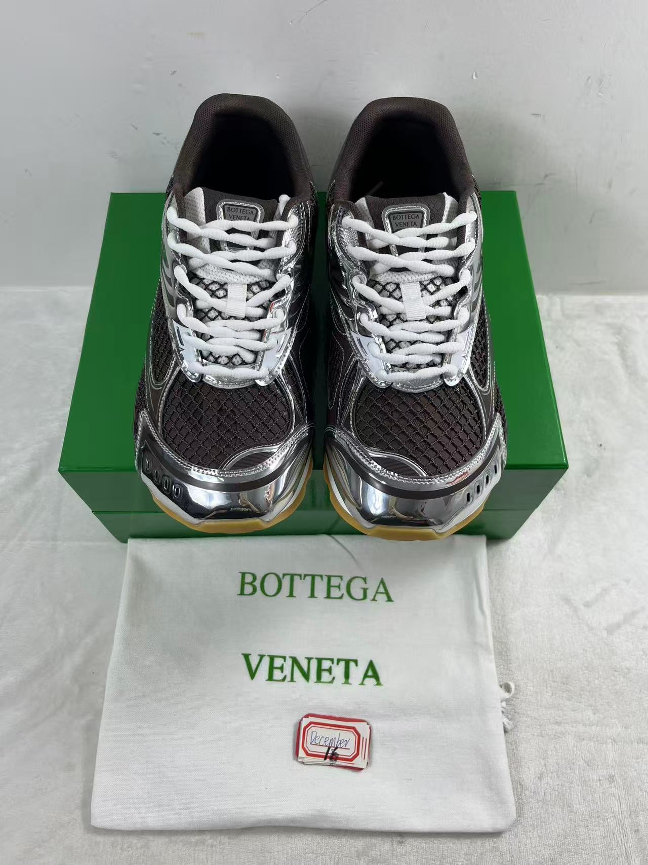 Bottega Veneta Men's Orbit sneakers in a silver/biliard (green) colorway
