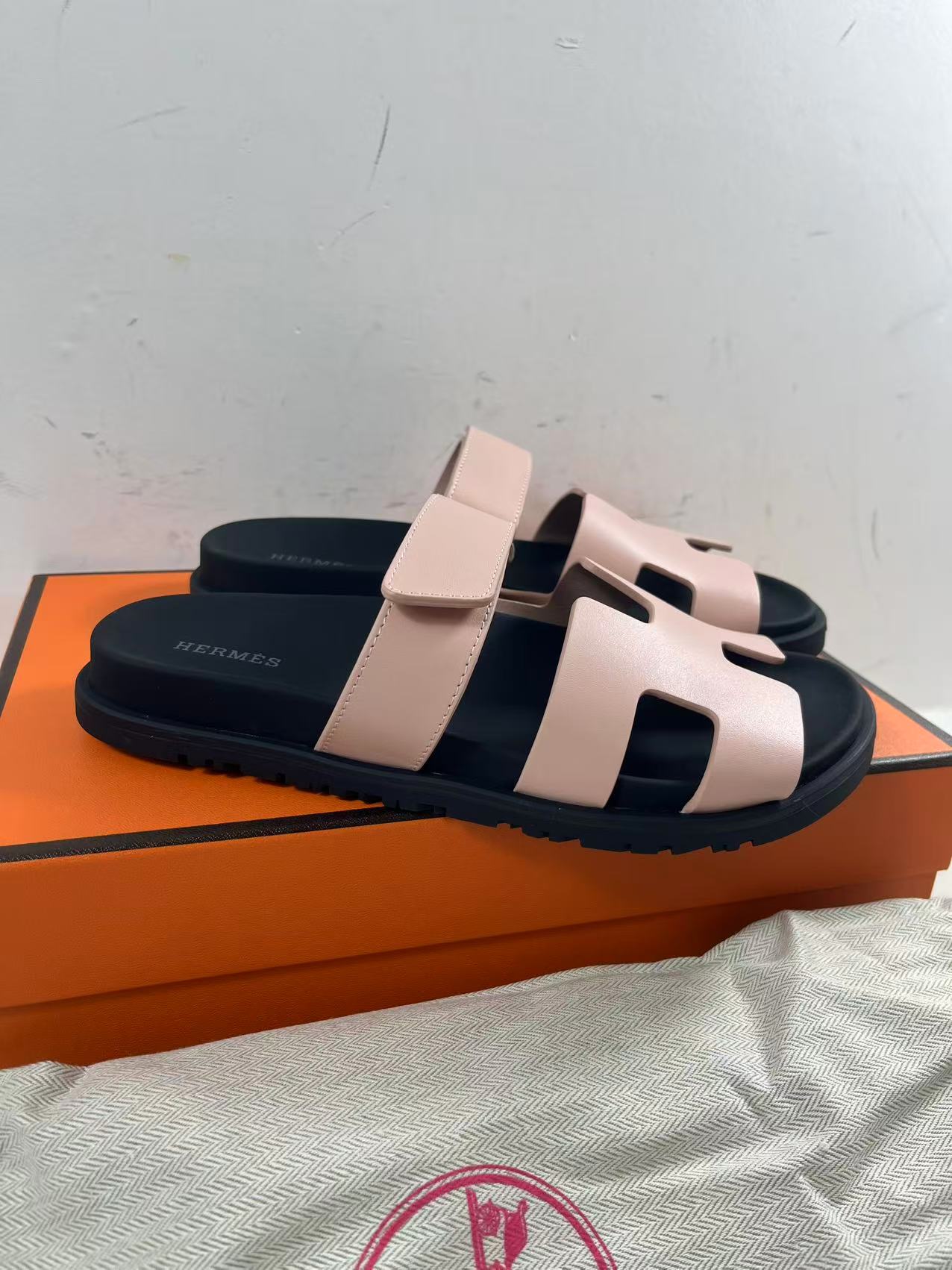 Hermès Chypre Techno sandals in Rose Cancan calfskin leather with a black anatomical rubber sole