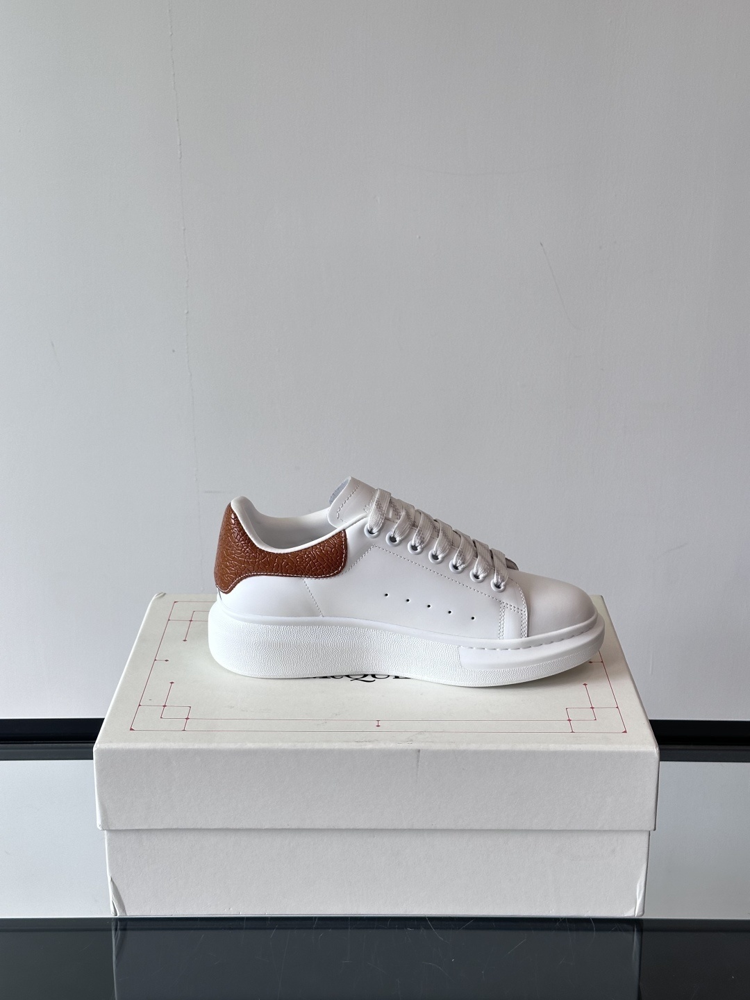 Alexander McQueen Oversized Sneaker in white leather with a brown heel counter