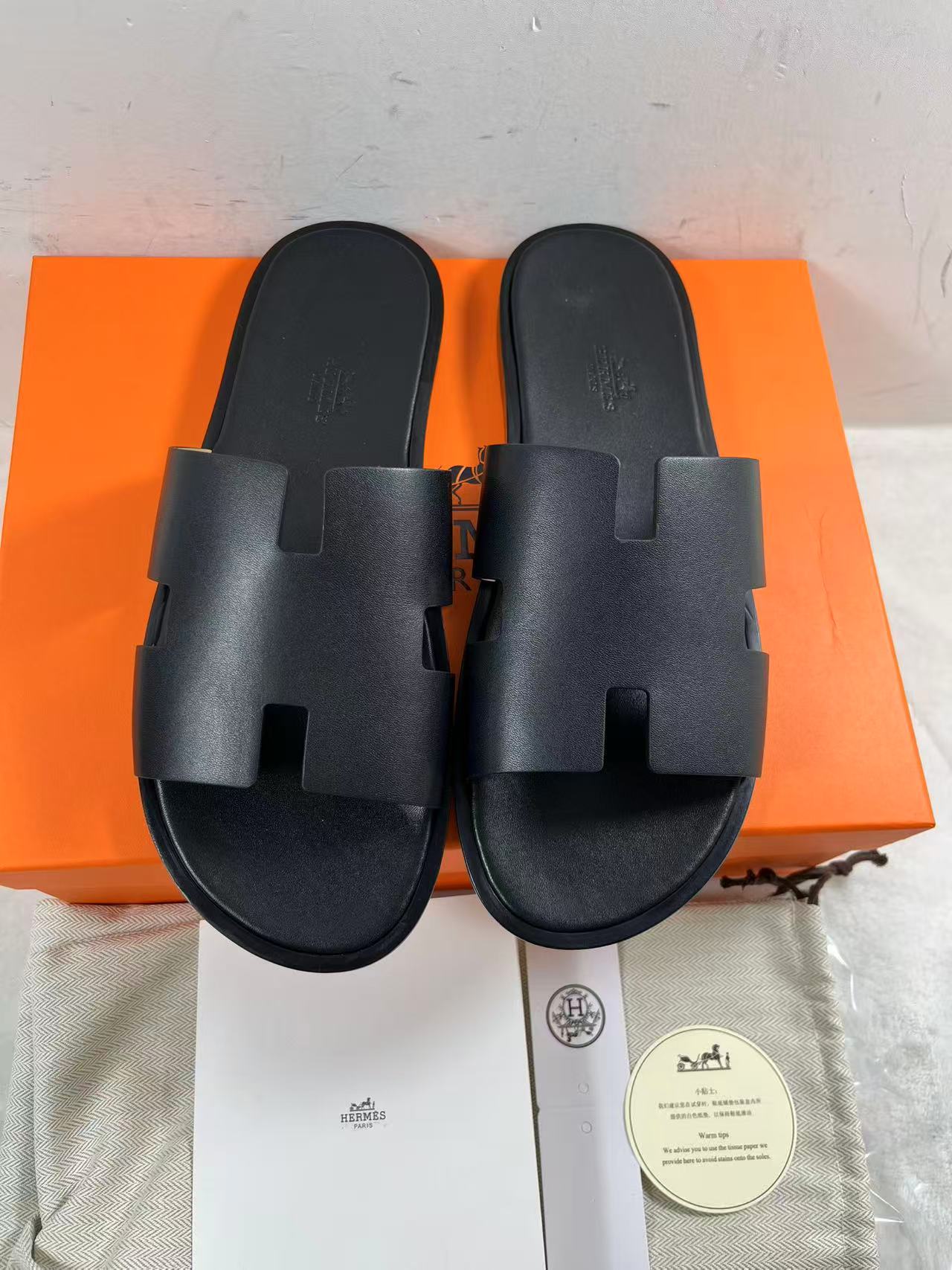Hermes Izmir sandals in black leather