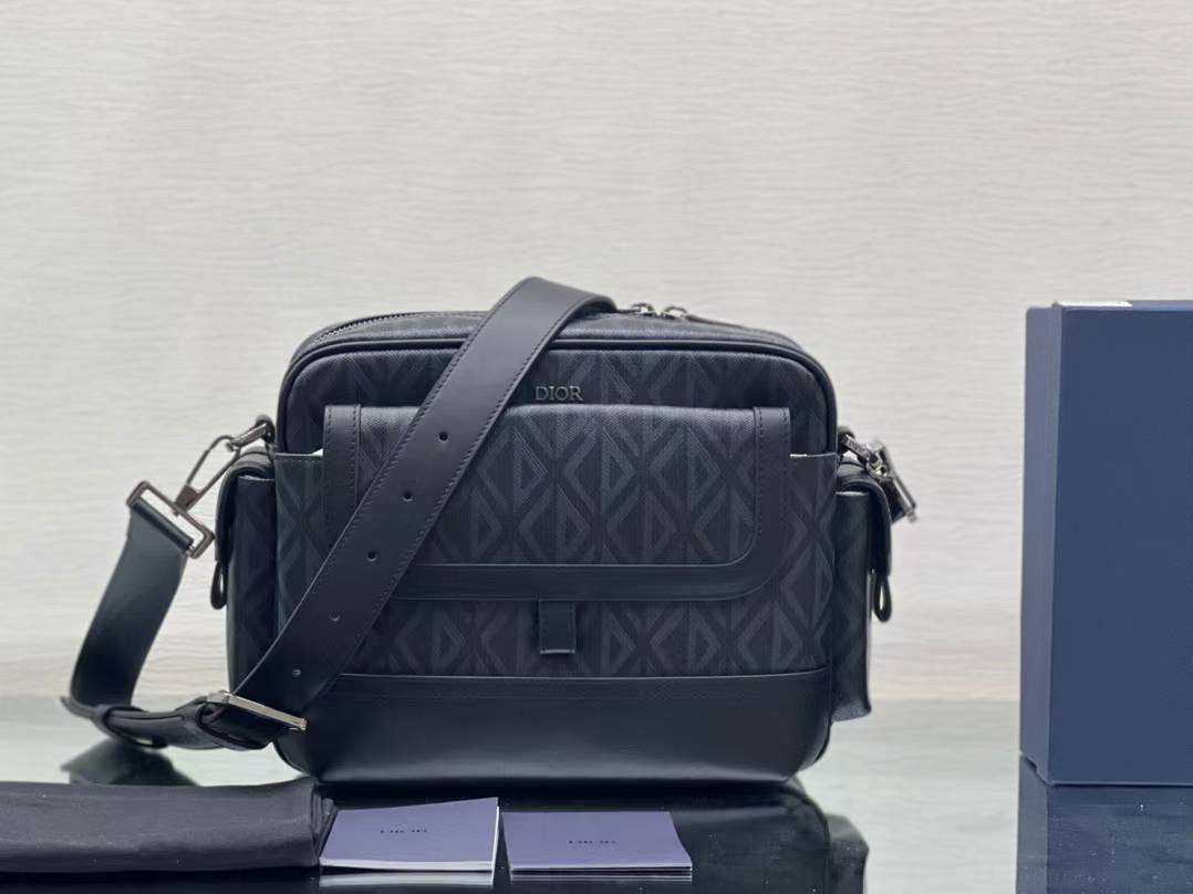 Dior Hit the Road Messenger Bag with Flap in black Dior Gravity leather