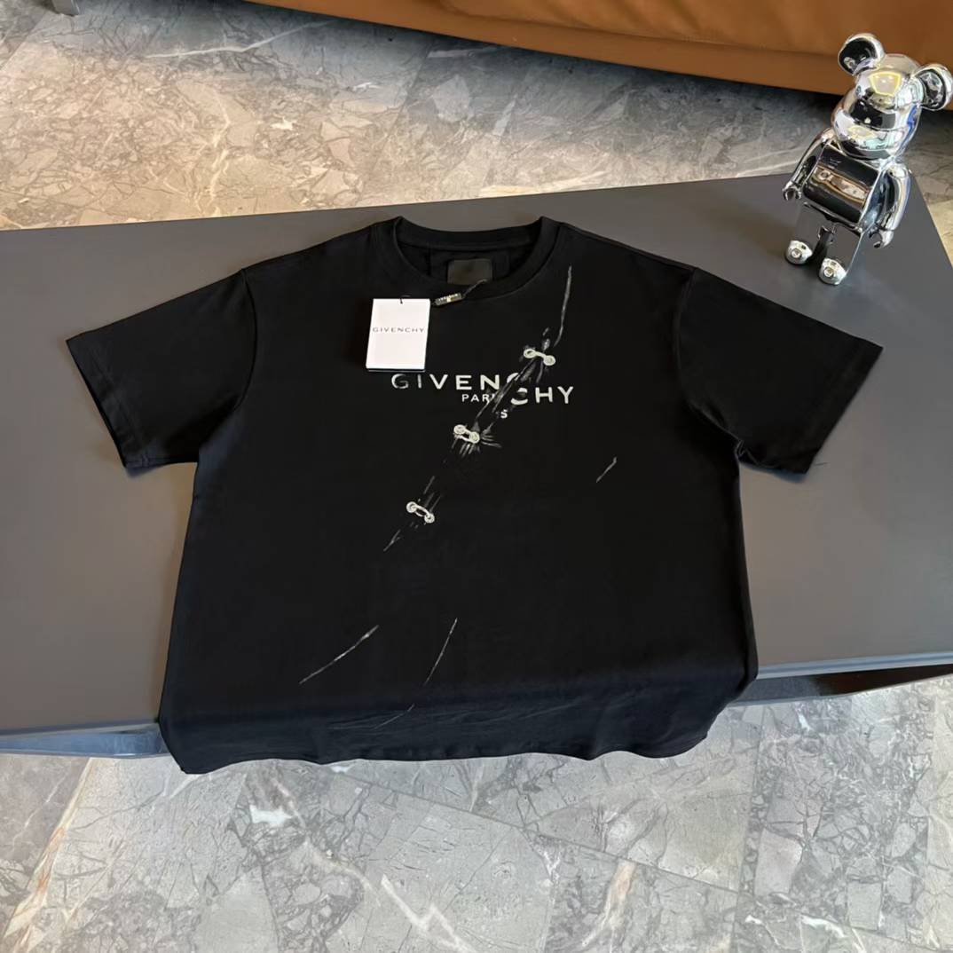Givenchy Trompe L'Oeil oversized T-shirt in black cotton with a graphic print