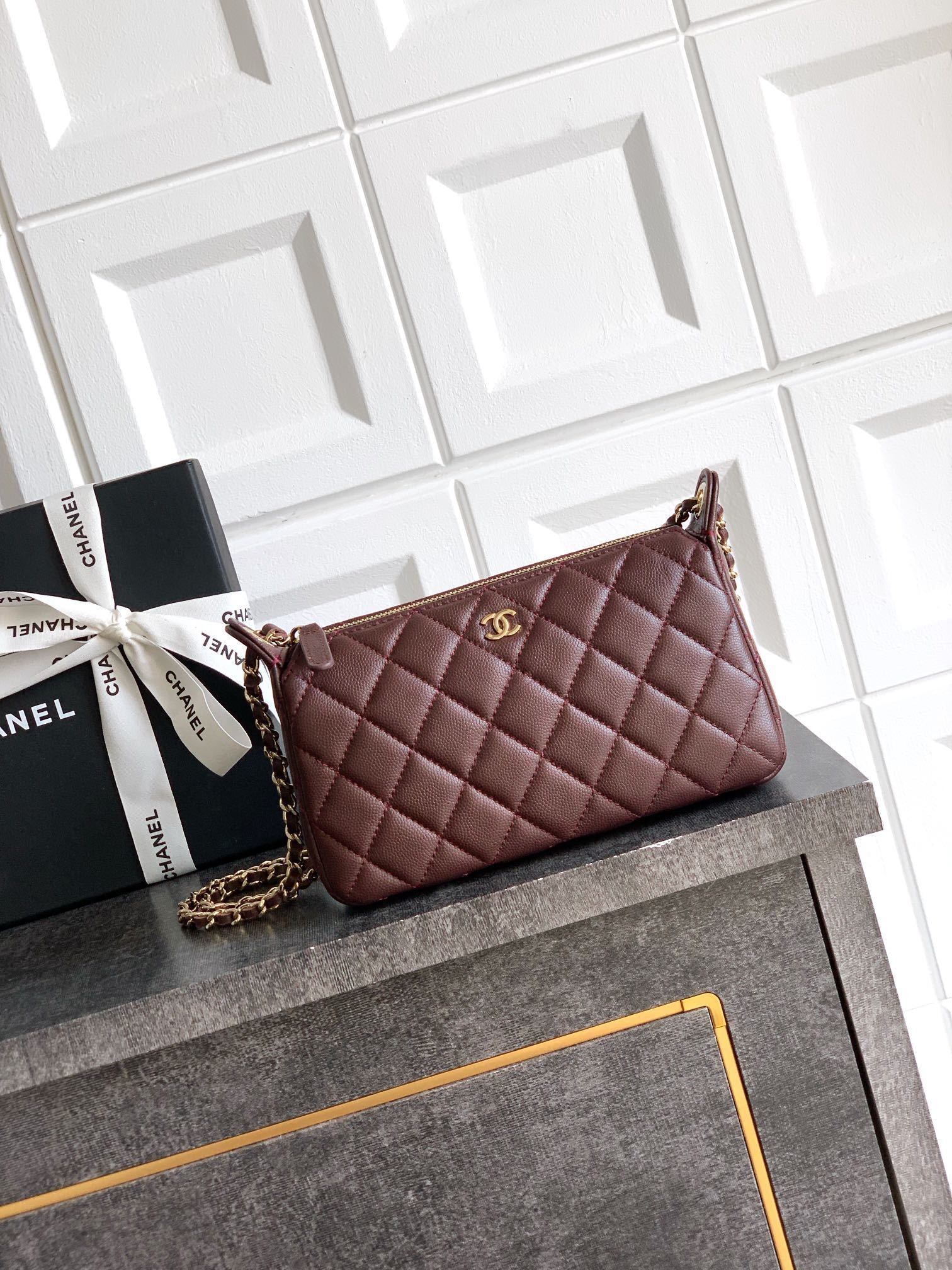 Chanel 25 handbag in brown lambskin leather