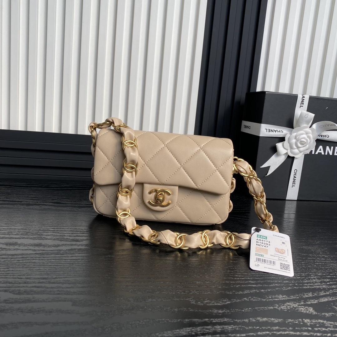 Chanel small flap bag in beige lambskin with a chunky gold-tone chain strap