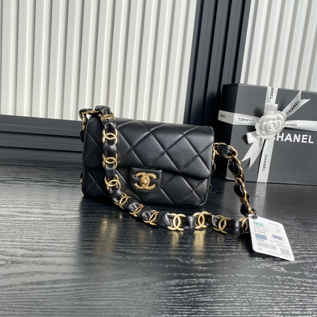 Chanel Classic Flap handbag in quilted leather with gold-tone hardware