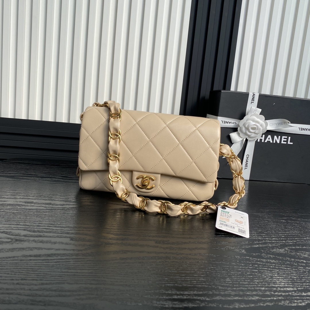 Chanel Flap Bag in beige lamb leather with antique gold hardware