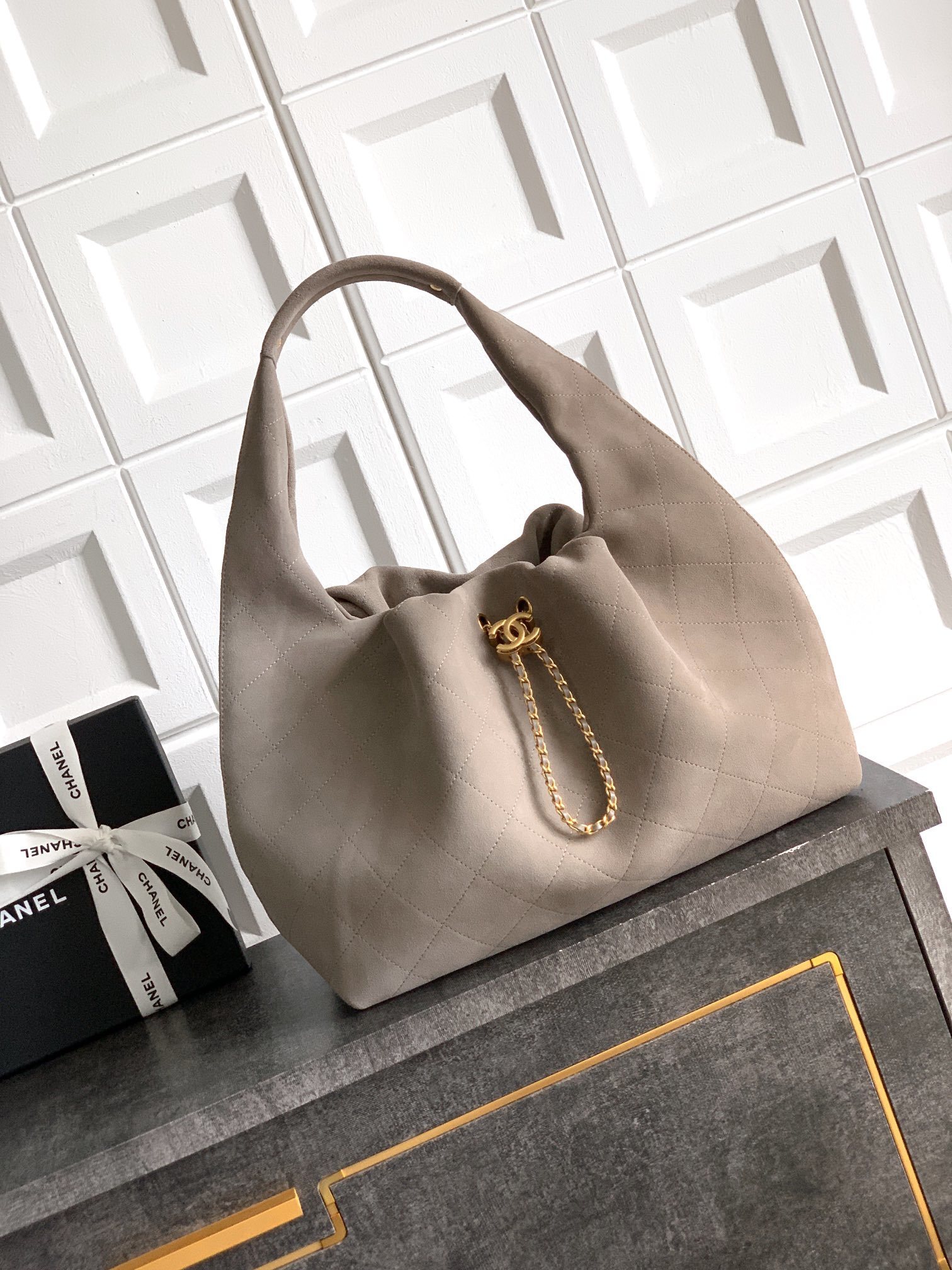 Chanel 25 hobo bag in light grey suede with aged gold hardware