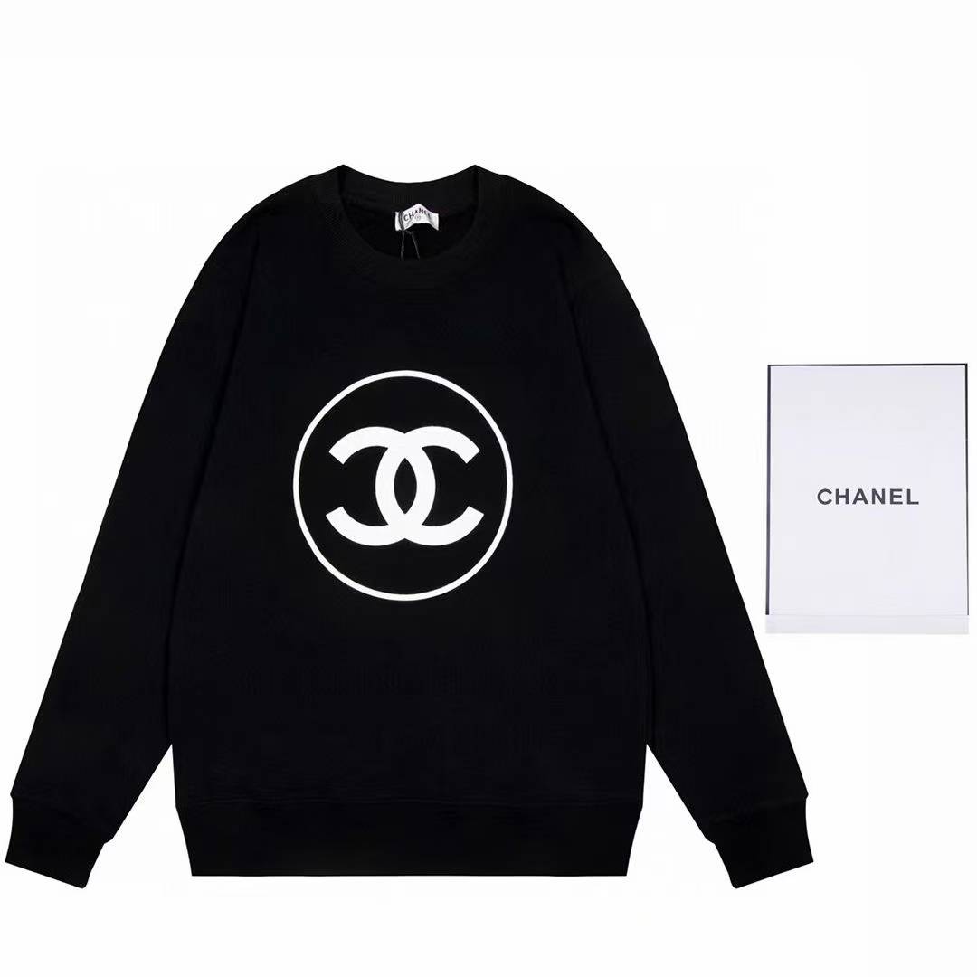 Chanel crewneck sweatshirt black with a white interlocking CC logo.