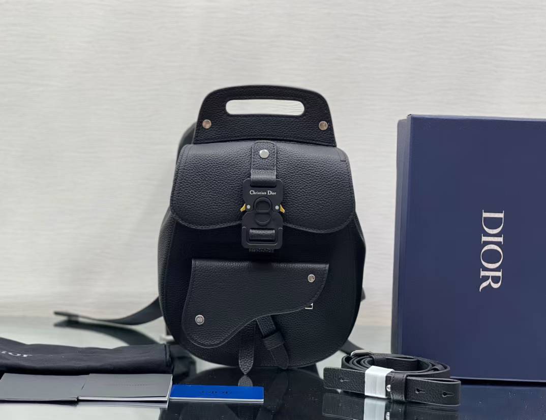 Dior Saddle backpack with flap in black Dior Oblique jacquard and black grained calfskin