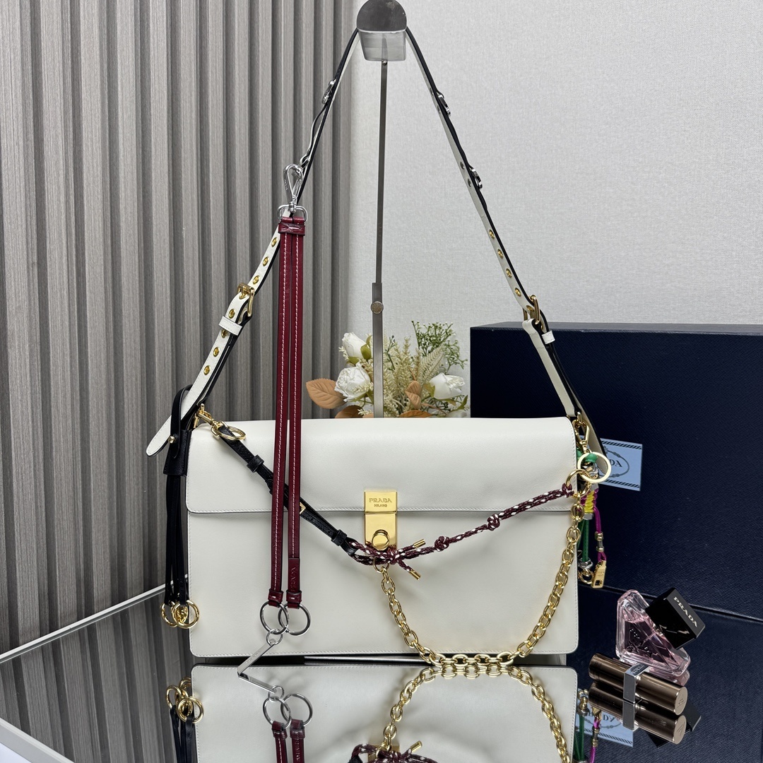 Prada shoulder bag in white