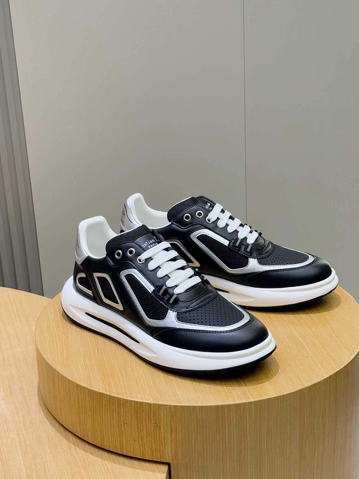 Dior trainers in black and silver