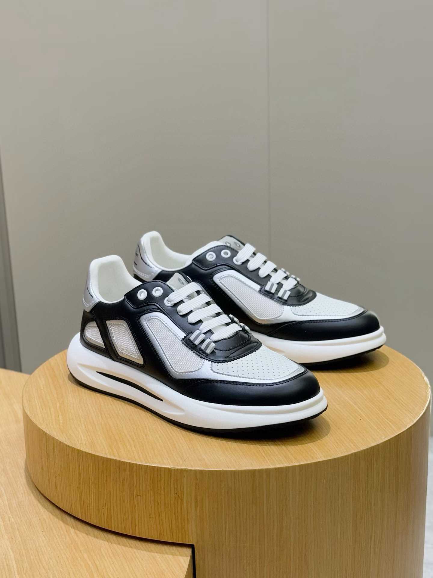 Dior B27 low-top sneakers in white smooth and black grained calfskin