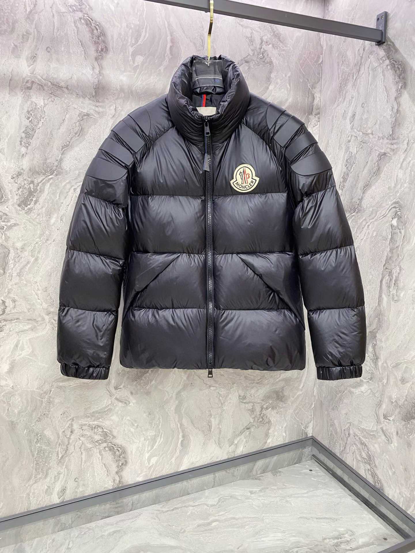 Moncler black Tripiti short down jacket