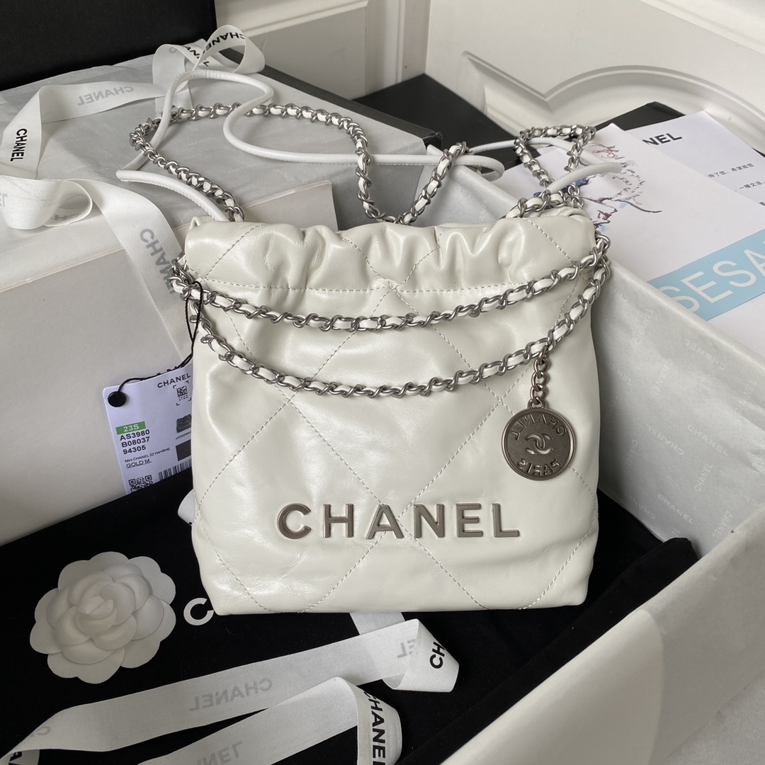 Chanel 22 Mini bag in white quilted calf leather with silver-tone metal hardware