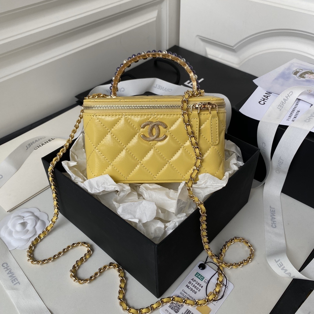 Chanel vanity case in yellow quilted leather