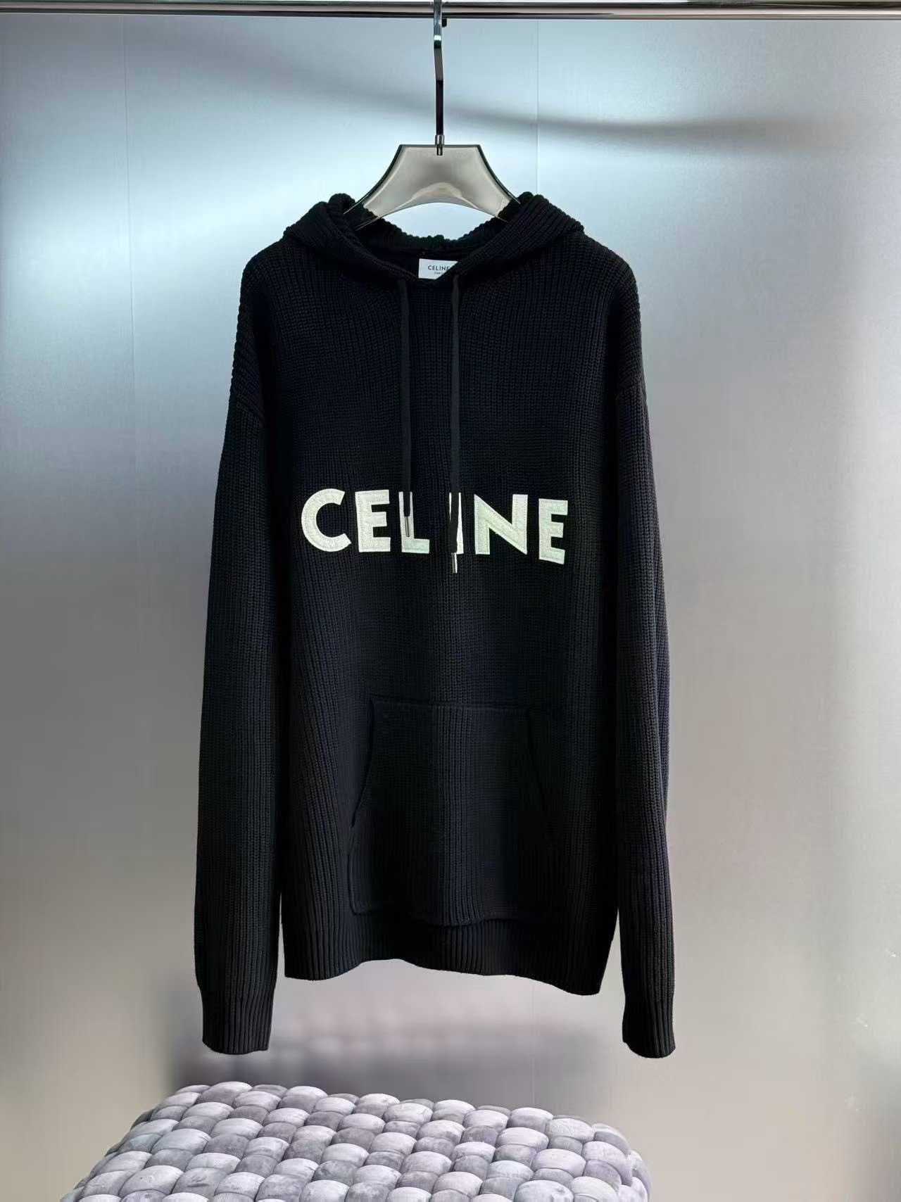 Celine hooded sweater in monochromic wool Celine Oversized-Kapuzenpullover aus gerippter Wolle in black
