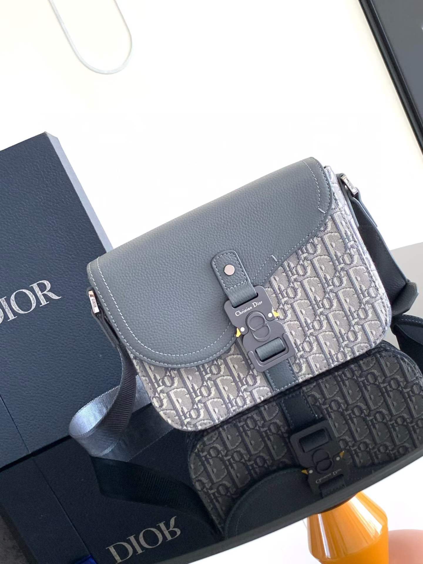 Dior Small Saddle Messenger Bag with Flap in blue Dior Oblique jacquard and gray grained calfskin with an aluminum buckle