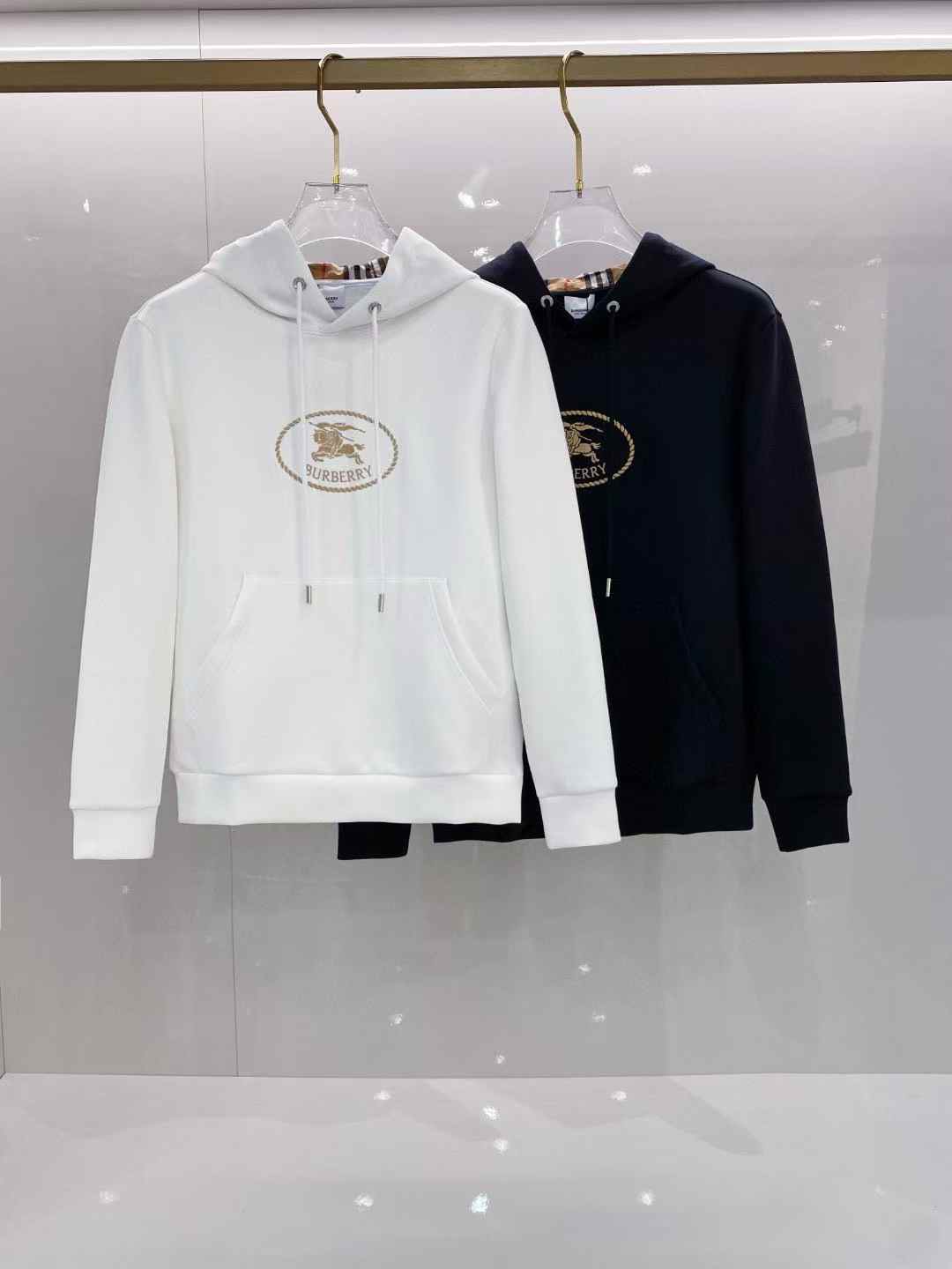 burberry Knight-print cotton hoodies in black and white.