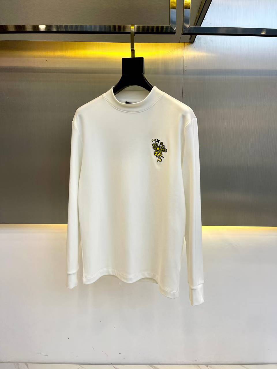LV long-sleeved T-shirt with a small graphic logo on the chest