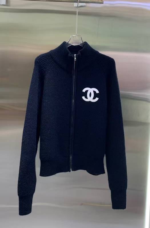 Chanel Ski series pearl double C large logo cashmere sweater in navy blue