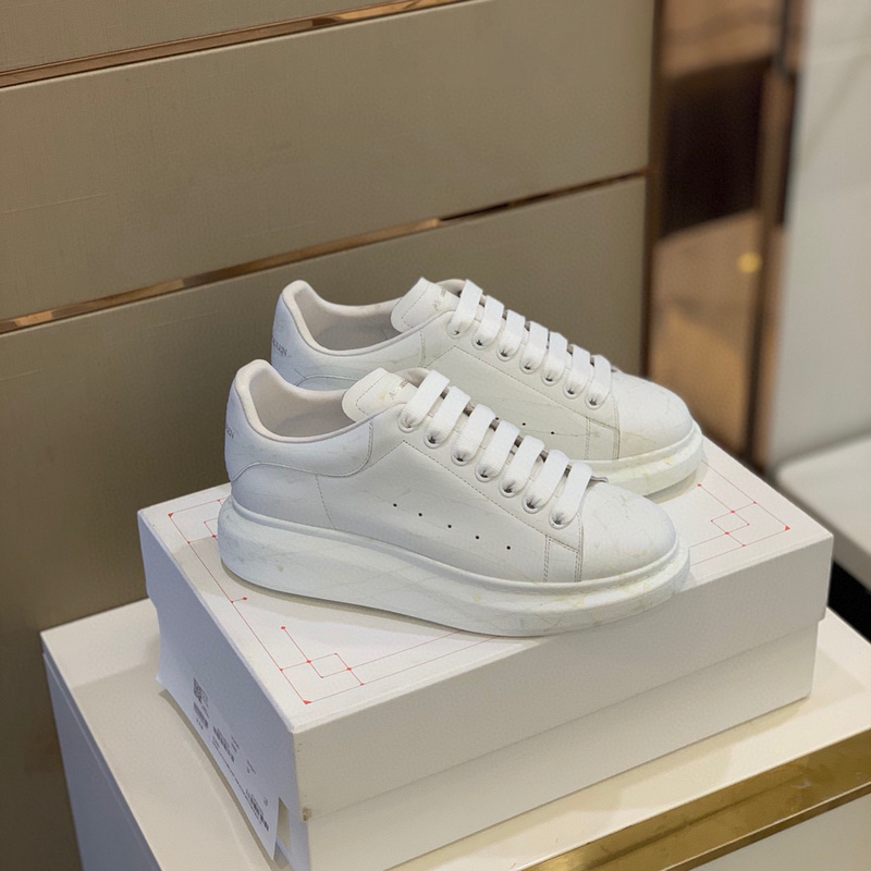 Alexander McQueen Oversized sneakers in white calf leather