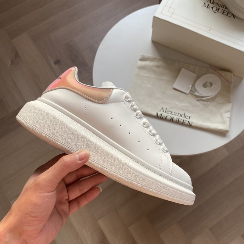 Alexander McQueen Oversized Sneakers in white with a rose gold/pink